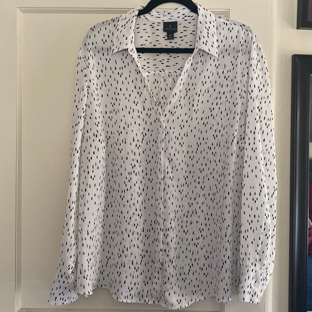 Beautiful white blouse with black spots…size XXL